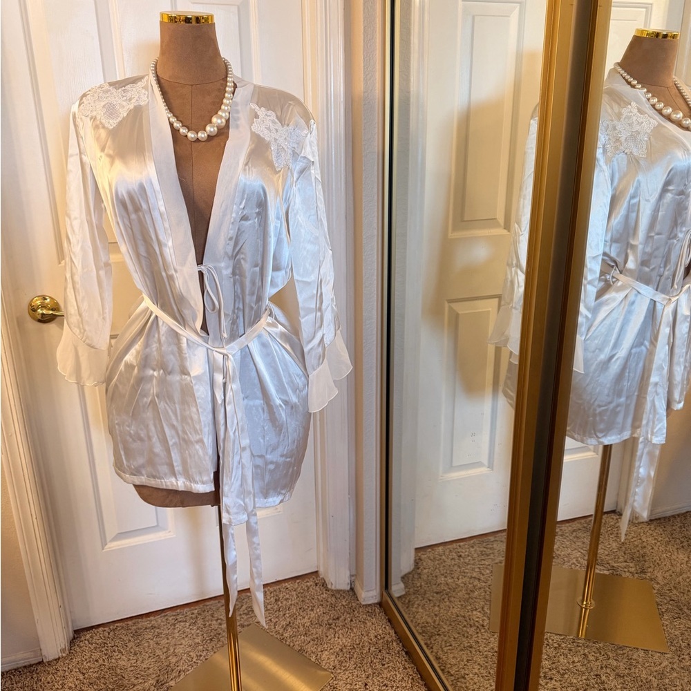 Elegant White Lace Trim Satin Robe